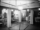 Interiör av damfrisering

Viran Rydkvist

1 december 1937

