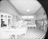 Gustafsson Sven O.
Interiör av affären

April 1938

