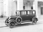 En A-Ford 1928-1929, 4 dörrars, utanför Gävle teater.