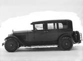 Bil med snökjedjor, en 1928 Packard.