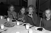 Barnbespisning. 1947. Reportage för Arbetarbladet.
