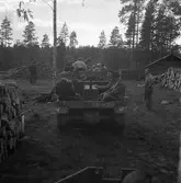 Åktur med en bandvagn. 1947.