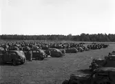 Försäljning av Kronans bilar på Kungsbäck I 14. September 1945.
