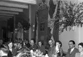 Målarnas fackföreningen har fest på Gästgivargården i Furuvik. Juni 1945.