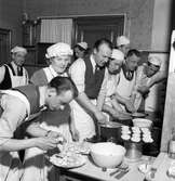 Matlagningskurs för män på Hemgården. 26 mars 1945.