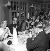 Major Oskar Thollén med fru firar silverbröllop. Juni 1945.