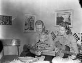Löparen H. Eriksson med familj. 1946. Reportage för Arbetarbladet.