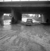 Översvämning under viadukten vid Norrtull. 1946
