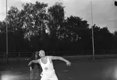 Distriktsmästerskap, allmän idrott på Strömvallen.          2 juli 1953.
