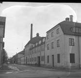 Gävlereportage. Gammal och ny bebyggelse. Bilden visar Norra Stapeltorgsgatan från Ruddammsgatan mot söder, kv Lektorn. Den 11 mars 1953.