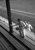 Riksidrottsförbundets medaljutdelning på Strömvallen.     7 juni 1953.
