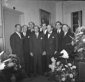 Engwalls Victor Theodor o Co. Grupp med åtta herrar från jubileet. 25 november 1953.