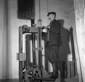 Klockringning i Hille Kyrka. 29 december 1953.
