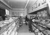 Konsum Alfabutiken på Valbogatan 33. Datum 21 september 1953.
