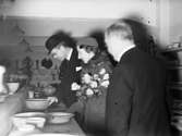 GEFLE PORSLINSFABRIK
Besök av kronprins Gustaf Adolf och kronprinsessan Louise 1935. I förgrunden direktör vid Gefle Porslin Waldemar Meyer.