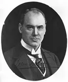 John Forsell. Född 1868, död 1941 Stockholm.
Operasångare, sångpedagog och operachef. Utnämnd till hovsångare 1909. Han verkade på Operan i Stockholm åren 1896-1918. Operchef 1924-1939.








