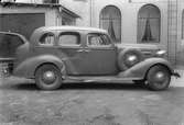 Olycka mellan bil och motorcykel. En 1936 Chevrolet Master De Luxe.
Olyckan skedde korsningen Kaplansgatan och Staketgatan