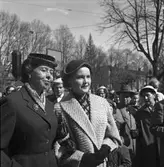 Hattparad på Nygatan. 23 maj 1954.

