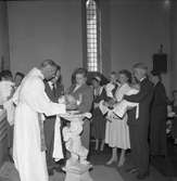 Barndop i Staffans kyrka, kyrkoherde Per Bolinder.       22 augusti 1954.