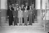 Studentjubileum. 4 juni 1955.
Fotografiet är taget på Högre Allmänna Läroverketstrappa. Beställt av Rådman Marin.