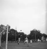 Fotbollsmatsch mellan Gävle - Ljusdal på Strömvallen i Gävle. 11 seprember 1955.
Reportage i Ljusdals-Posten.