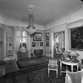 Interiör av bostaden. 5 december 1956.
Major Olsson, St. Esplanadgatan 9, Gävle.            Telefon 026-13 43 38