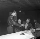 Reportage av taklagsfest. 22 september 1956.
Lönns Målerifirma, Åkargatan 45
