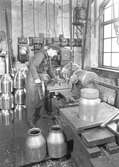 Atsa AB, tillverkning av mjölkkruka. 18 januari 1944.