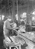 Atsa AB, tillverkning av mjölkkruka. 18 januari 1944.