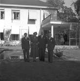 Direktör Erik W. Eriksson Korsnäs AB. Från konfirmation taget i trädgården. 13 augusti 1948.