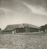 Stall och ladugårdsbyggning. Ägare (1939) Jonas Olsson i Svartvik.
