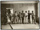 Grupporträtt av målare vid utbyggnaden av järnvägsstationen.