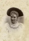 Anna von Strussenfeldt, född Sundberg.