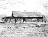 Varv Övertorp, soldatboställe med uttimrade knutar