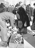 Fiskhandel på Stortorget. Den 10 april 1943