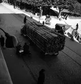 Reportage för Arbetarbladet. Trafiken på Drottninggatan
Oktober 1937