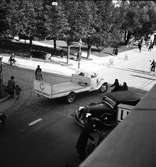 Reportage för Arbetarbladet. Trafiken på Drottninggatan
Oktober 1937