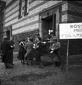 Reportage för Gefle Dagblad. Stadsfullmäktigeval 1938 på Brynässkolan
