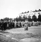 Landstormen rycker in, 1939. Armén delades fram till 1941 in i bevärings- och landstormsmän. Landstormen var de över 35 år, av de värnpliktiga.


