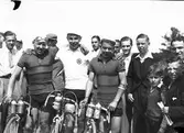 År 1938. Cykeltävlingen Gestrikland Runt. Reportage för Gefle Dagblad
