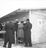 År 1937. Gefle-Dala Travbana. Reportage för Gefle Dagblad. Spel på hästar