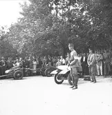 År 1938. Kamratmöte vid Kungsbäck. Reportage för Gefle Dagblad
