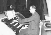 Maj 1938. Orgel i Stora Kyrkan. Musik av Berg. Reportage för Gefle Dagblad