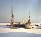 Gävle Varv anlades 1873. Efter en konkurs 1921 bildades Gefle Varfvs och Verkstads Nya AB, som bland annat tillverkade oljecisterner och utrustningar till pappersmassefabriker. På 1940-talet återupptogs skeppsbyggeriet.