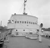Fartyg. Gävle Varv anlades 1873. Efter en konkurs 1921 bildades Gefle Varfvs och Verkstads Nya AB, som bland annat tillverkade oljecisterner och utrustningar till pappersmassefabriker. På 1940-talet återupptogs skeppsbyggeriet. På 1950-talet, då Korsnäs AB ägde varvet byggdes flera högsjöfartyg. I början av 1960-talet byggde varvet den ponton som regalskeppet Wasa skulle placeras på vid bärjningen.