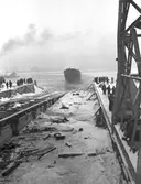 Gävle Varv. Stapelavlöpning. 8 januari 1957. Gävle Varv anlades 1873. Efter en konkurs 1921 bildades Gefle Varfvs och Verkstads Nya AB, som tillverkade oljecisterner och utrustningar till pappersmassefabriker. På 1940-talet återupptogs skeppsbyggeriet. På 1950-talet, då Korsnäs AB ägde varvet byggdes flera högsjöfartyg. I början av 1960-talet byggde varvet den ponton som regalskeppet Wasa skulle placeras på vid bärjningen.





