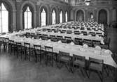 Middagsbord forograferade i Spegelsalen på Stadshuset. 21 april 1945.