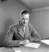 Man på kontor. Juni 1945. Ericsson Ludvig & Co, Norra Skeppsbron 3, Gävle.