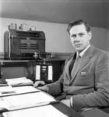 Man på kontor. Juni 1945. Ericsson Ludvig & Co, Norra Skeppsbron 3, Gävle.