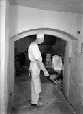 Interiör från Edmans Bageri, december 1945.
